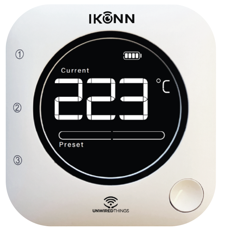 Frontansicht des IKONN TK-1 Küchenthermometers mit einem weißen Bildschirm auf schwarzem Hintergrund. Oben ist das IKONN-Logo sichtbar und unten das Logo des Unternehmens Unwired Things
