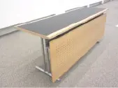 Standardtisch mit Holzblende