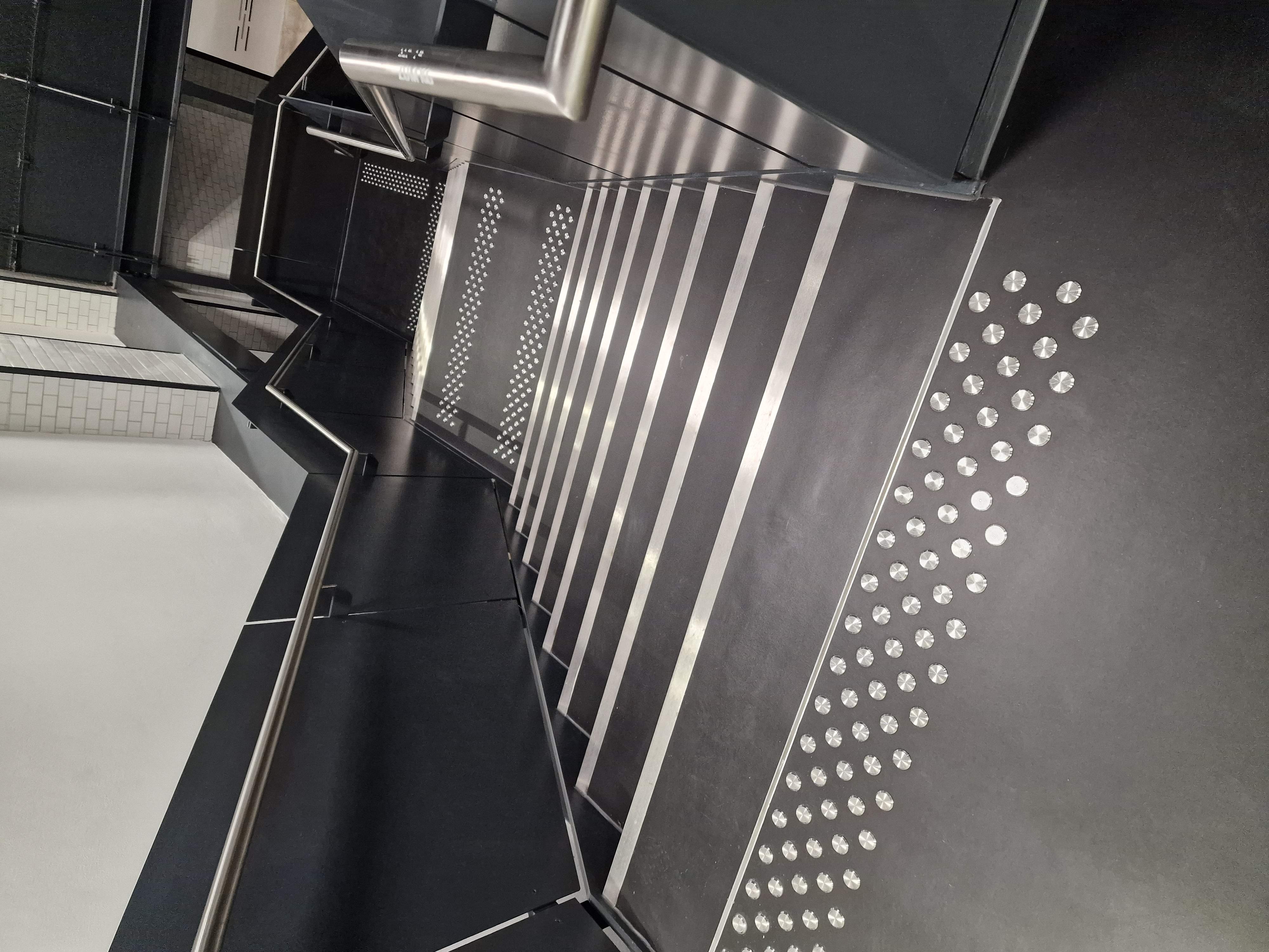 Step markings and profiles