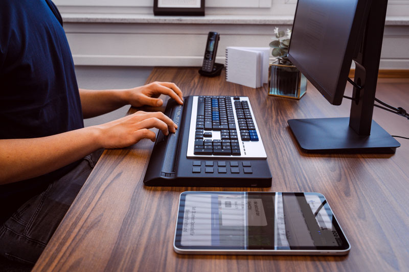 Activator Pro workplace Braille display in the office