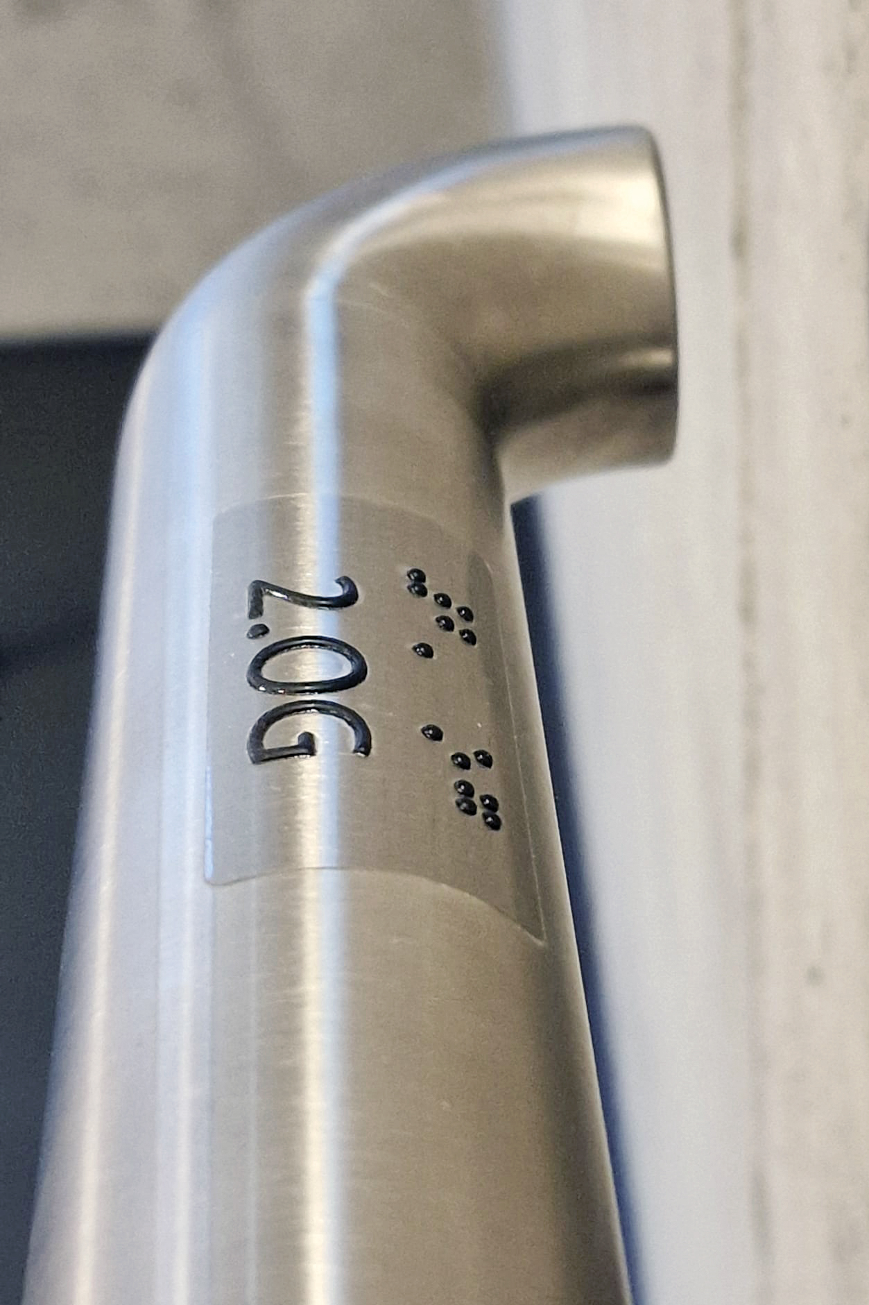 Leitsysteme, BeschilderungTaktile Handlaufschilder