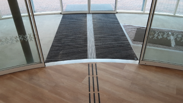 Leitsysteme, Beschilderung | Sauberlaufzonen