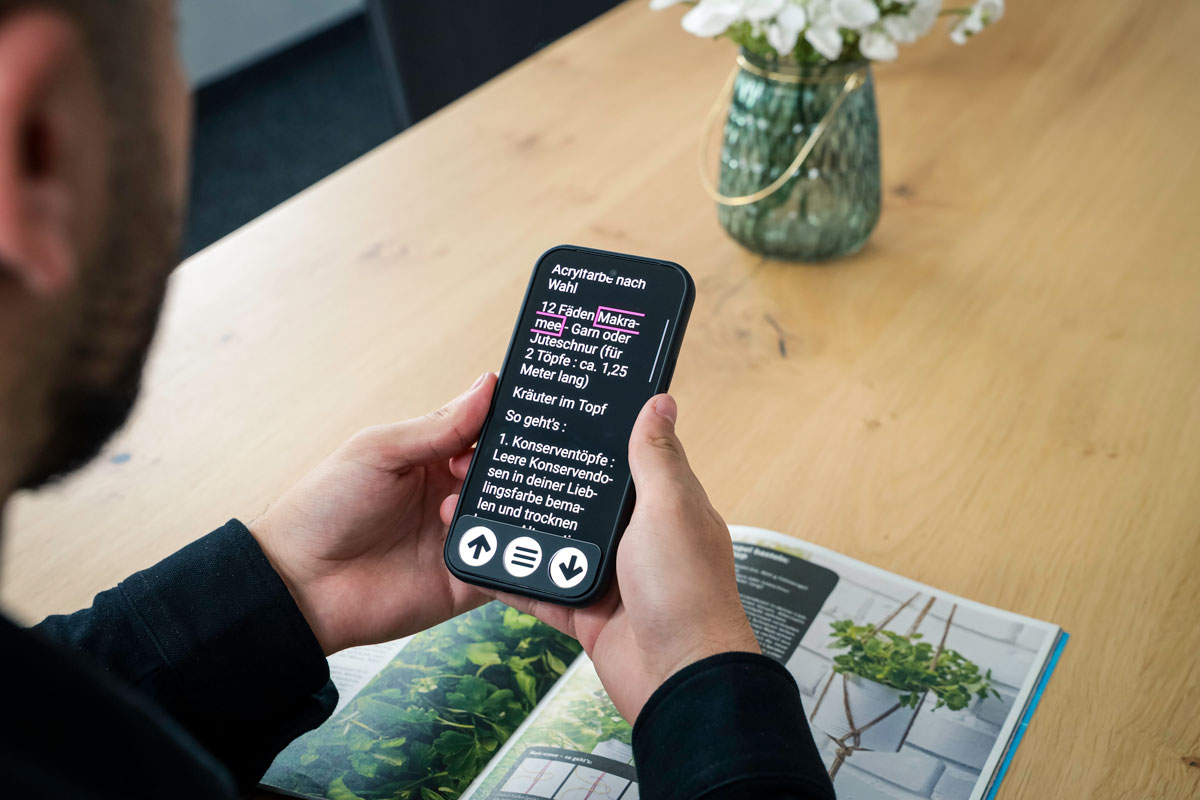 VoxiVision Mobile Text-to-Speech Device with AI